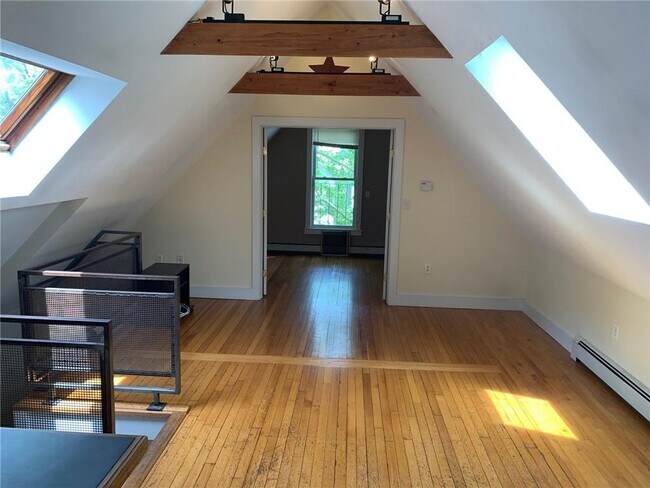 Photo - 27 Young St Unit 2