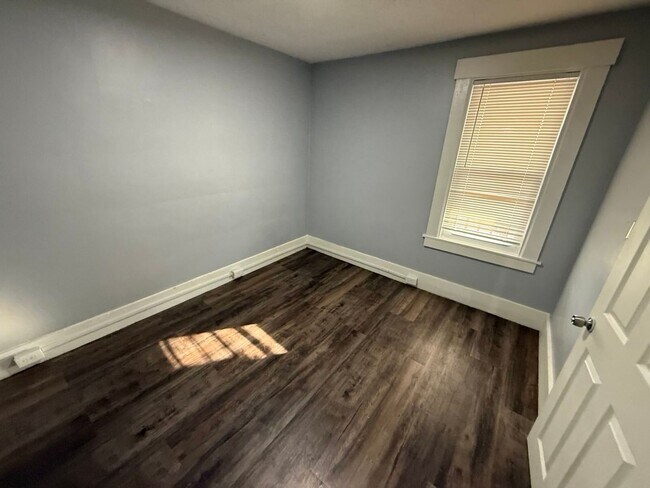 Photo - Third floor, 2 bed/1 bath, West Manchester $1700 Unidad 204-3 Douglas