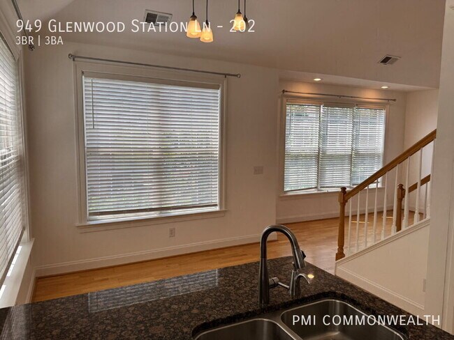 949 Glenwood Station Ln Unit 202