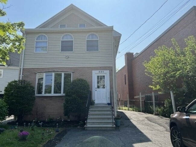 Building Photo - 491 Central St Unit 1 Rental