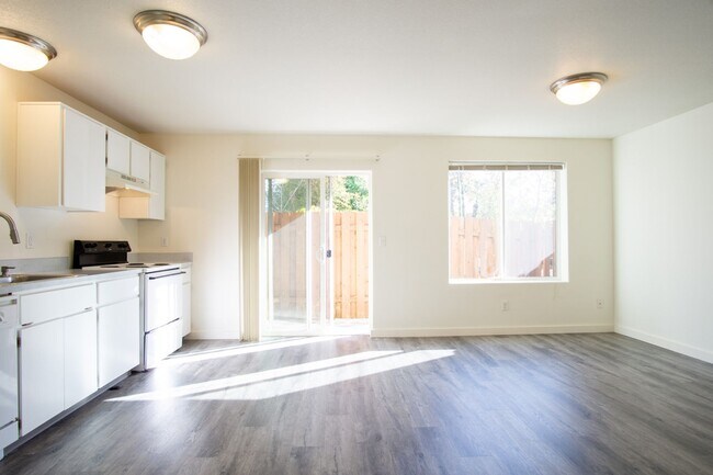 Photo - Garden Level 1 Bdr w/ Private Patio & APPS... Unidad H1