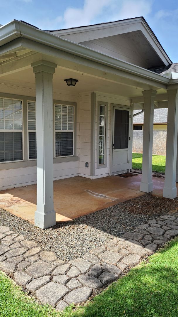 Building Photo - Miliani Na Pua 3 bedroom 2.5 bath fenced yard 2 car garage Pet Nego