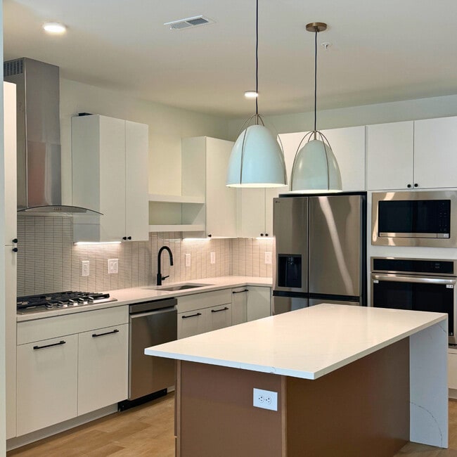 Townhome Kitchen - Vivienne