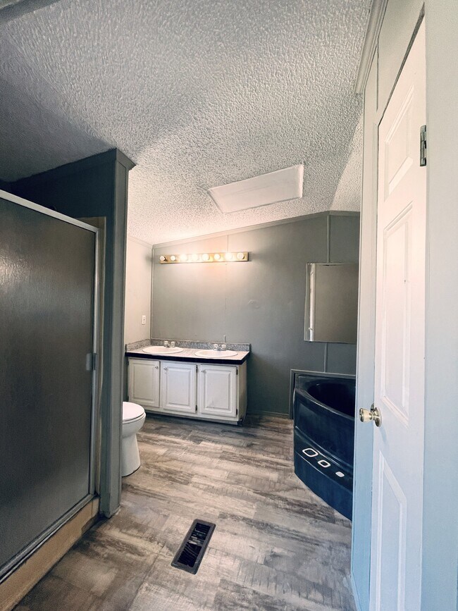 225 Hillsdale Estates Ln