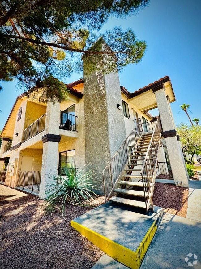 Building Photo - A Cozy 2 bedroom 2 bathroom with patio dow... Rental