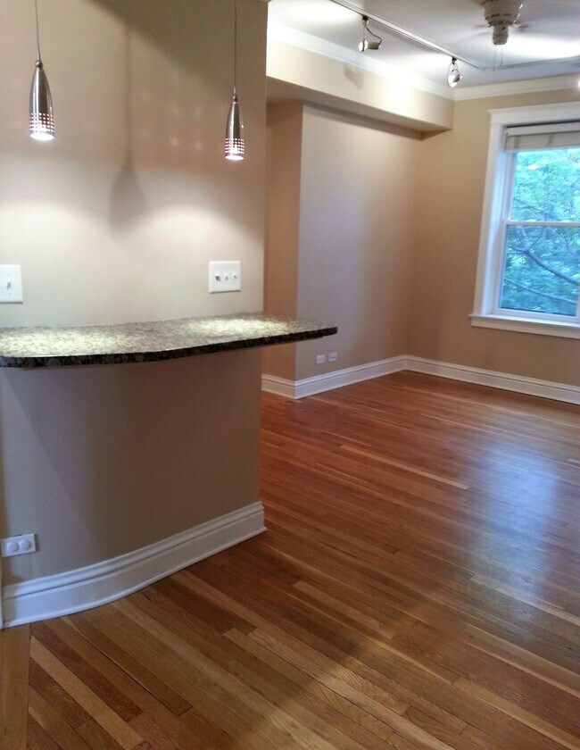 Photo - 2315 W Eastwood Ave Unit 1W