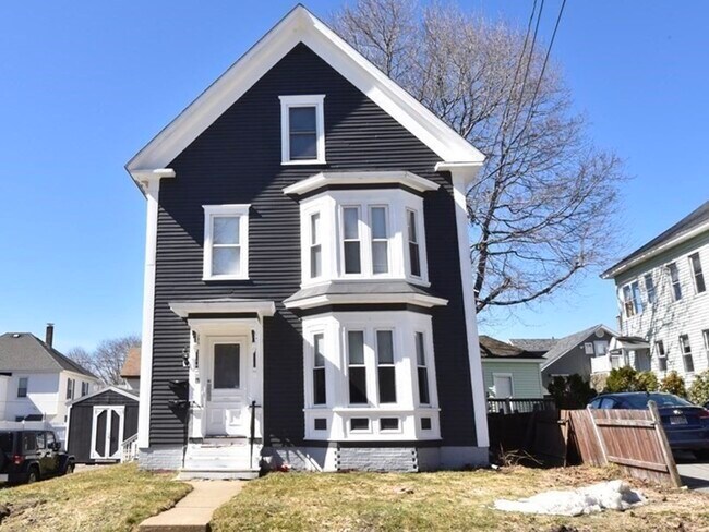 Building Photo - 19 Lincoln St Unit 2