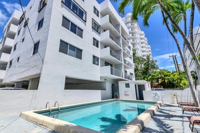 Building Photo - 1605 Bay Rd Unit 308