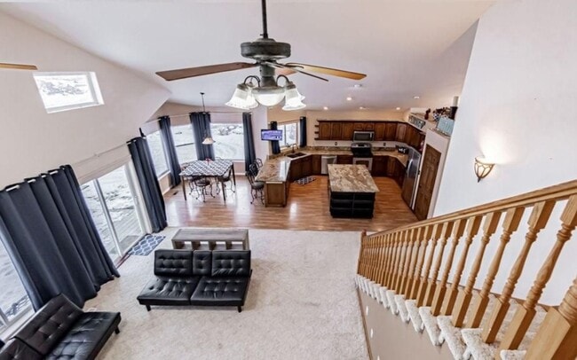 Photo - 832 W 385 N