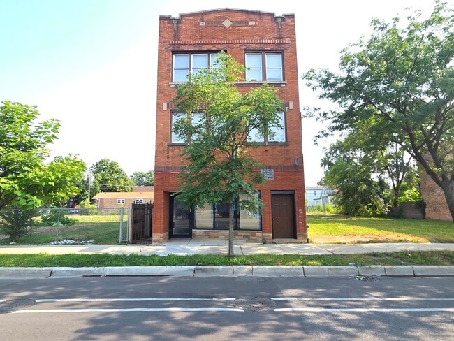 Building Photo - 1943 W 63rd St Unit 2