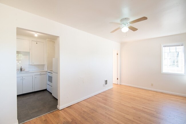 Photo - 19th 4-Plex - 000004 Unit 526