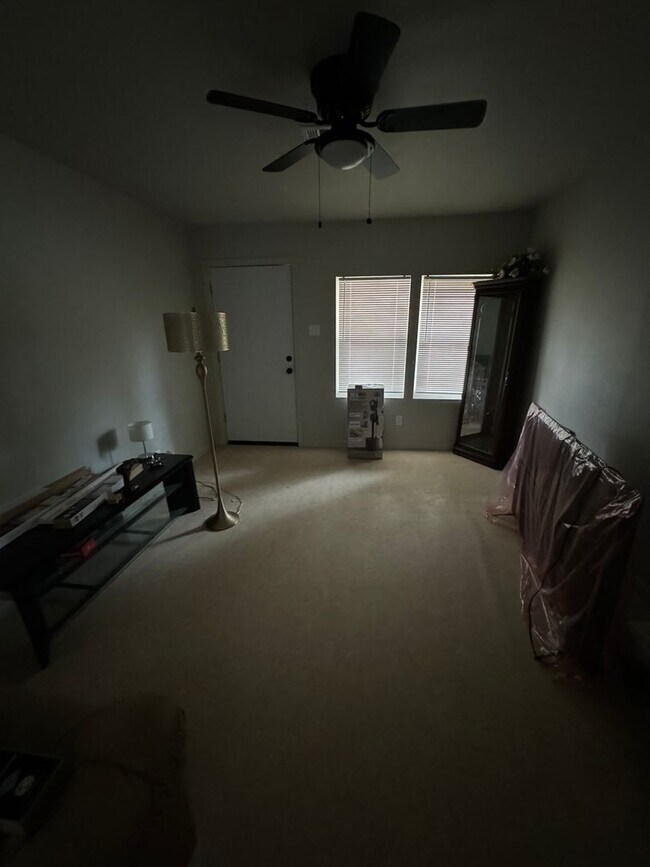 Photo - 4 Bedroom 2 Bath With Large Yard