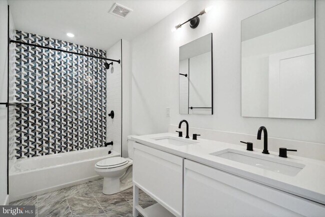 Photo - 2636 E York St Unit 208