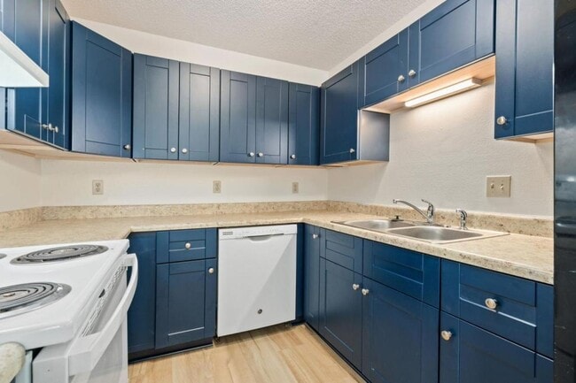 Photo - 906 Hersinger Pl