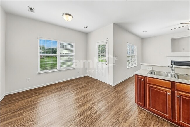Photo - 2000 Sweet Gum Ct