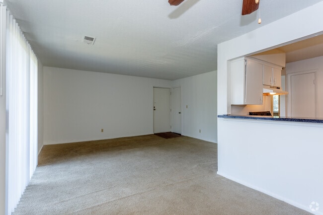 1BR, 1BA - 790 SF