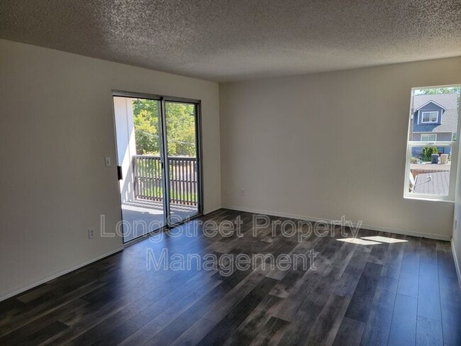 Photo - 627 3rd St SE