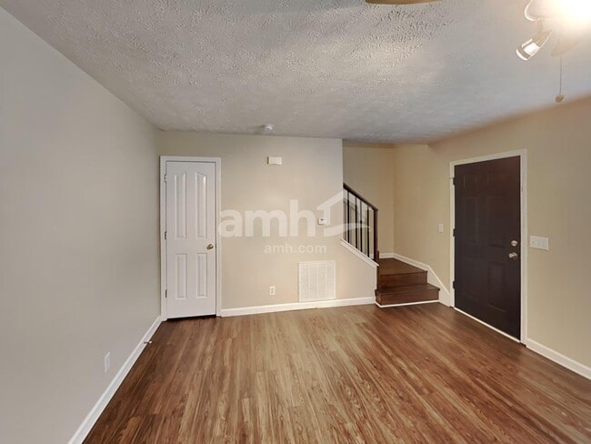 Photo - 7827 Rainey Dr