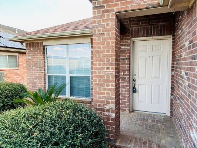 Photo - 19207 Caledonia Dr