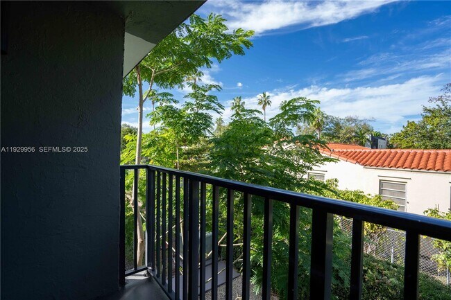 Photo - 465 NE 59th St Unidad 27