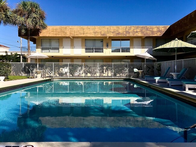 Whispering Palms Apartment Homes
