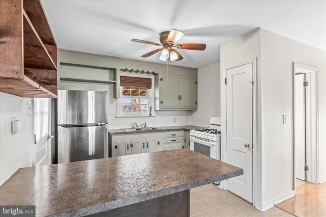 Photo - 3 Bedroom Brick Cape Cod in York Suburban School District!