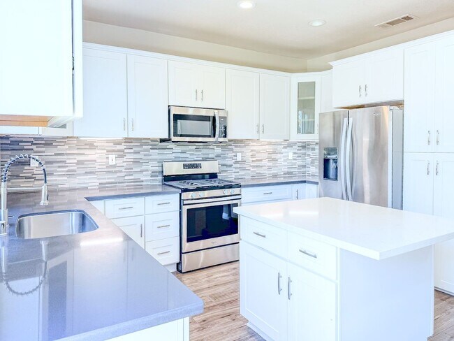 Photo - 818 Navigator Way