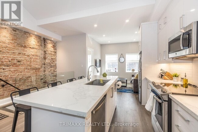 Photo - 1220 King St W