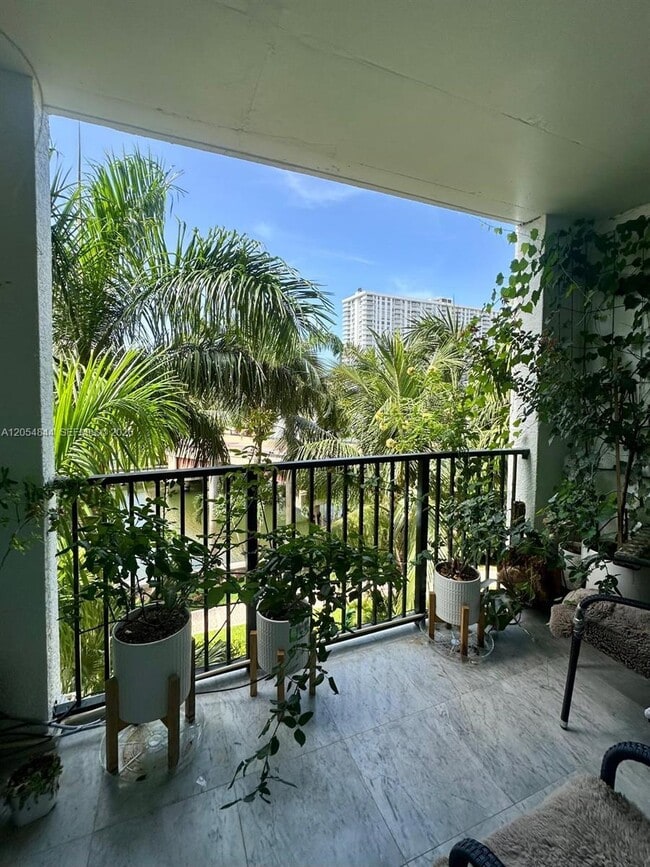Building Photo - 17150 N Bay Rd Unit 2412