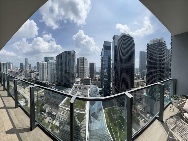 Building Photo - 88 SW 7th St Unit 3007 Rental