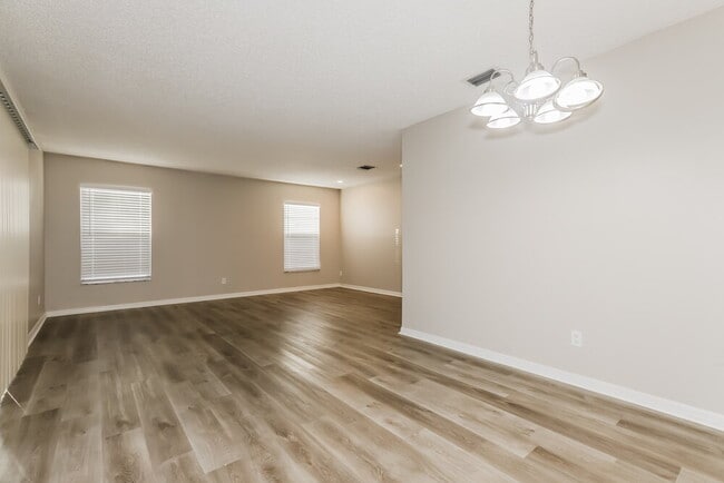 Photo - 504 Mahogany Dr