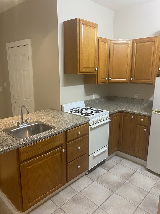 Photo - 26 Tracy St Apartments Unit Tracy st