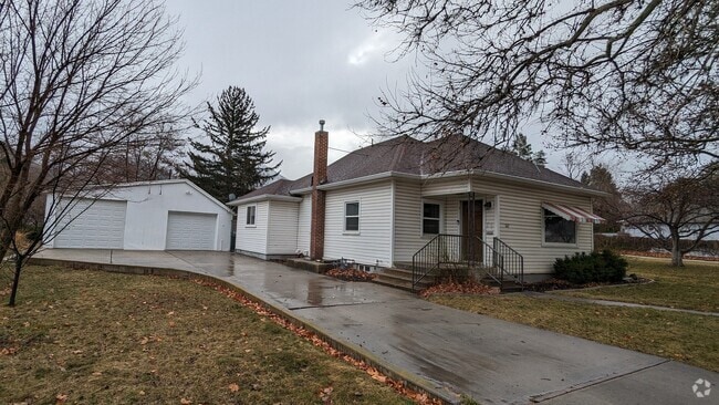 Building Photo - 142 N 400 E Rental