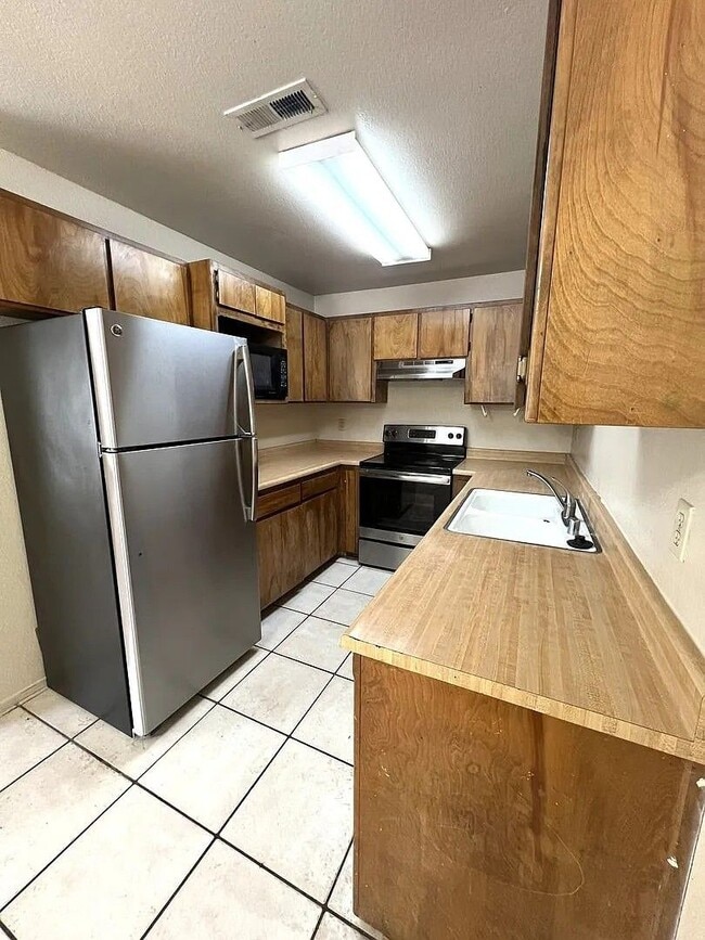 Photo - 415 Maple St Unidad 415 Maple Street #D