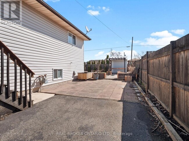 Photo - 379 Southworth St S