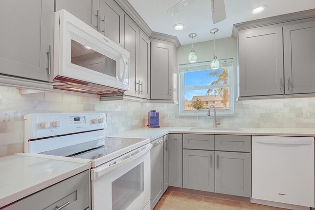 Photo - 18081 SE Country Club Dr Condo Unit 1-2