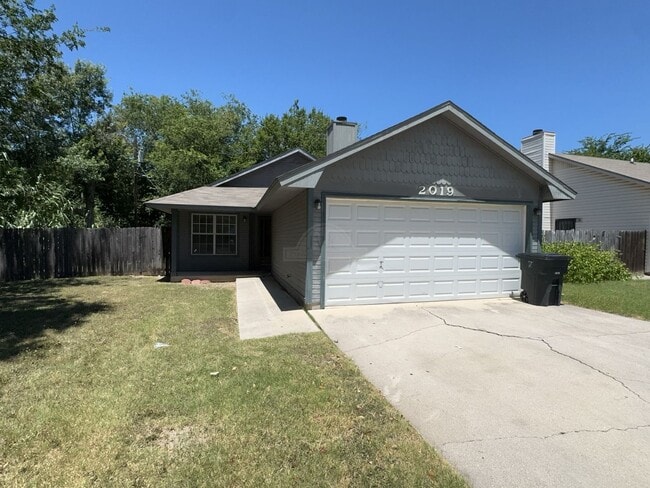 Building Photo - 2019 Dickens Dr