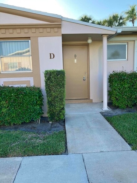 Building Photo - 2556 Dudley Dr E