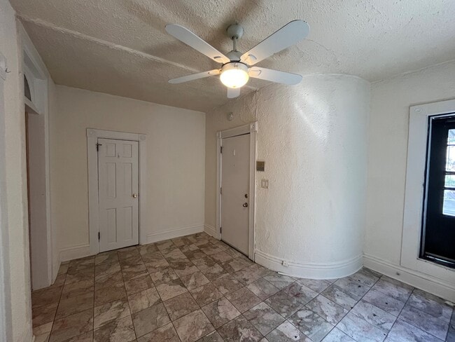 Photo - 613 State St Unidad 1