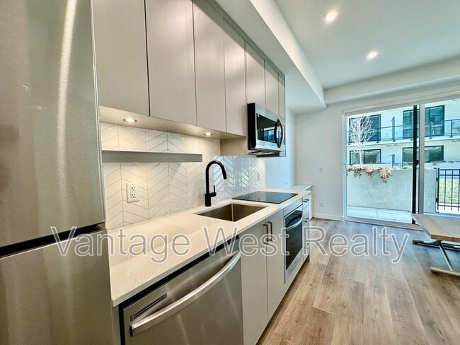 Photo - 1274-1274 Devonshire Ave