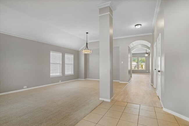 Photo - 402 Abbey Ln