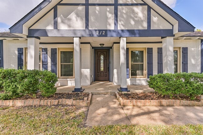 Photo - 212 E Castle Harbour Dr