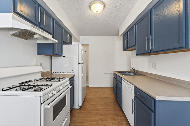 Building Photo - Rosco Apts- 2740 Unit 203