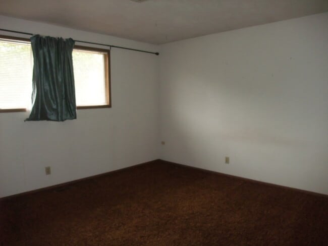 Photo - 2 Bedroom 1  1/2 Bath Unit Of  Duplex With A Garage In Albany
