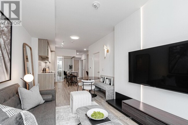 Photo - 2020 Bathurst St Unit 502