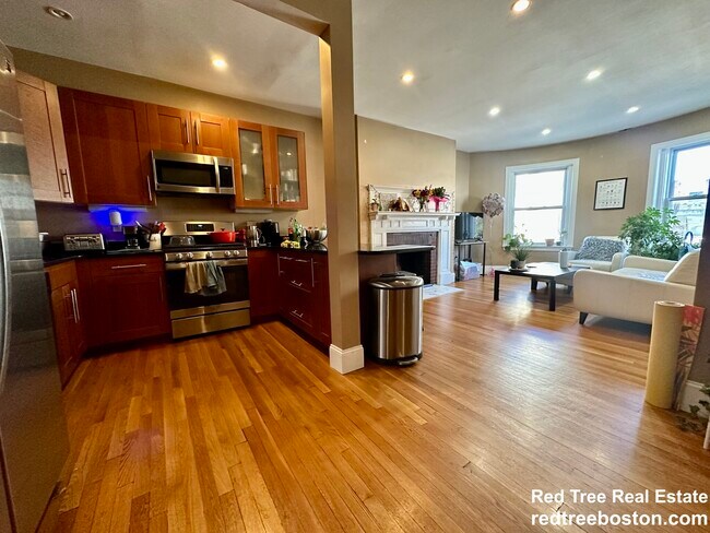 Photo - 8 Saint Lukes Rd Unit 1