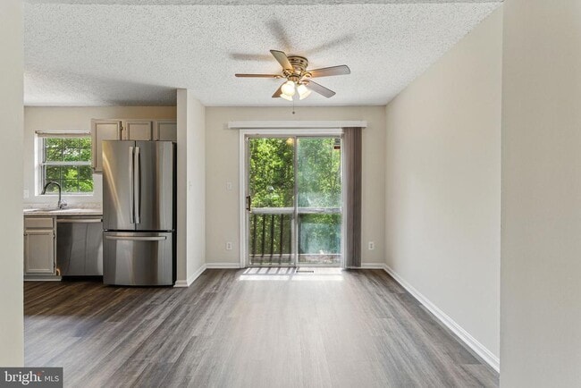 Photo - 505 Knollwood Ct