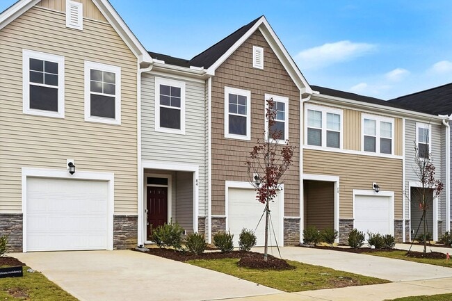 Building Photo - BEAUTIFUL AND READY FOR YOU- NICE TOWNHOME IN ANGIER, NC