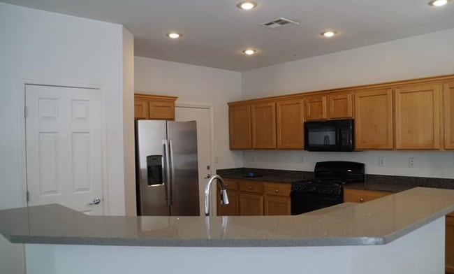 Photo - 494 Newberry Springs Dr