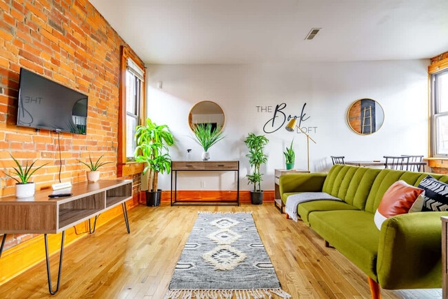 Photo - 1180 N High St Unit ID1265649P